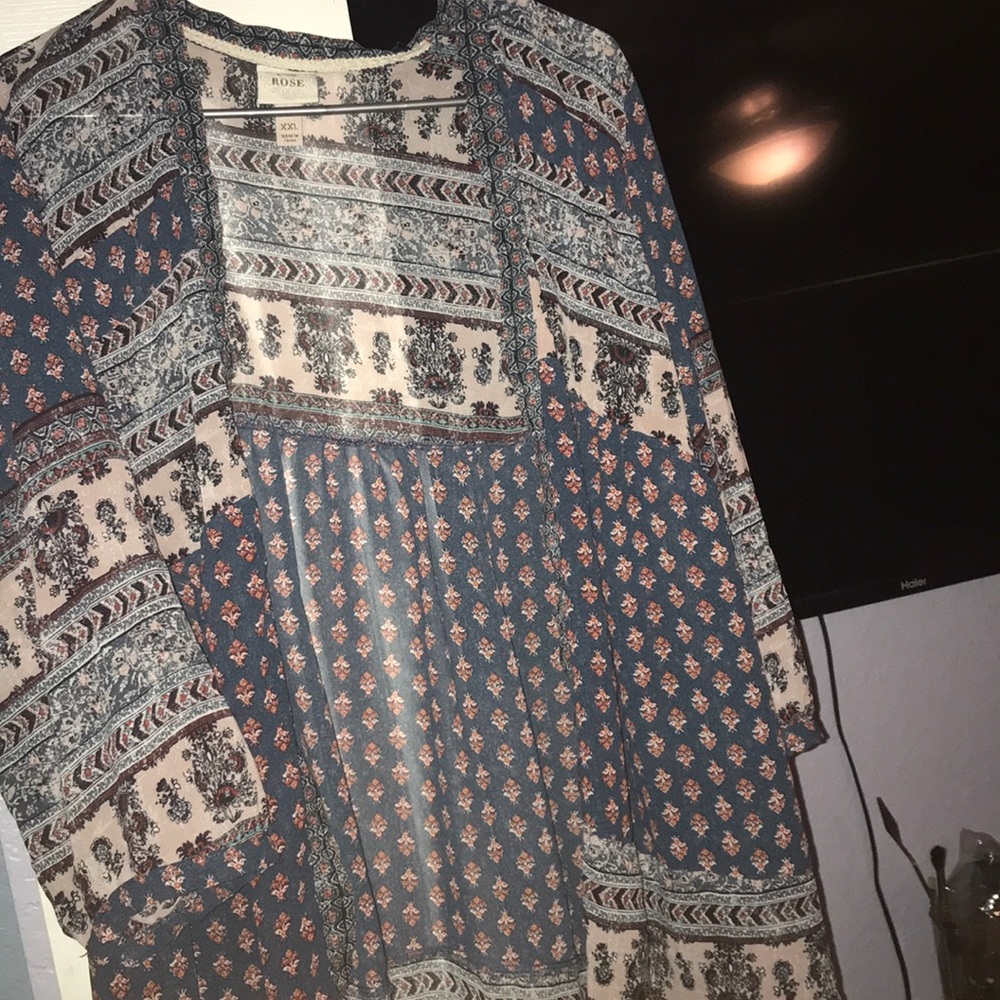 Super cute vintage pattern cardigan